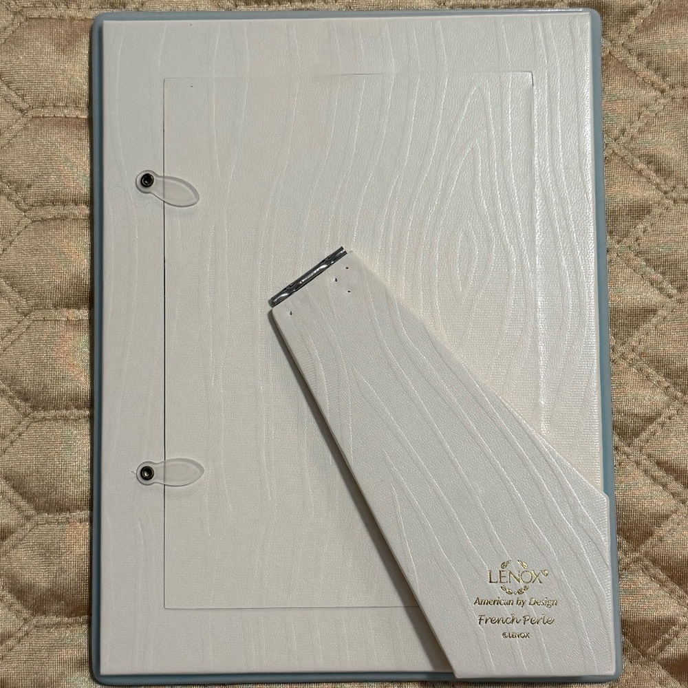 Lenox American by Design French Perle 4"x6" Table Top Picture Frame in Ice Blue - Picture 9 of 10